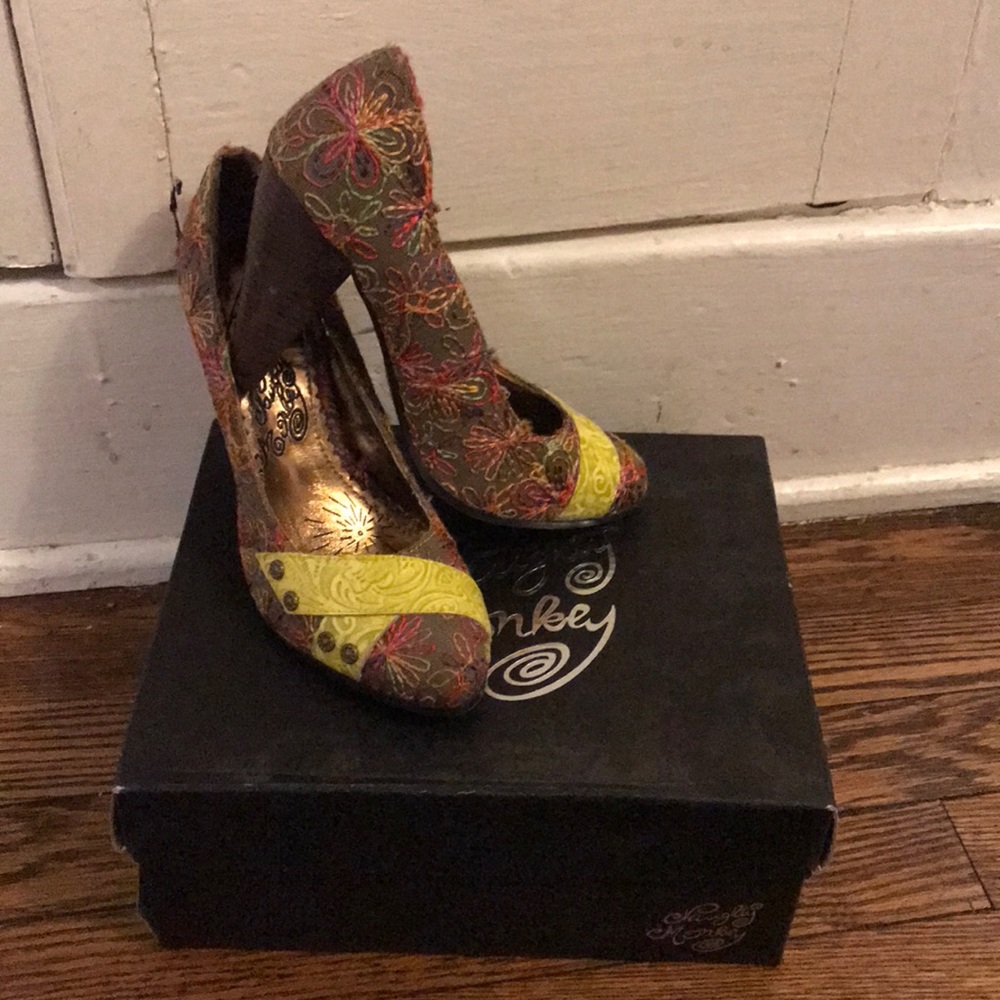 Naughty Monkey size 6 1/2 multi colored pumps